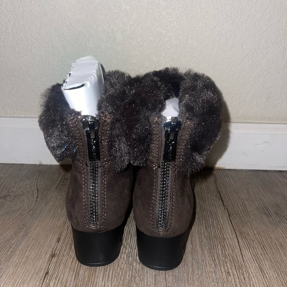 NEW DKNY Abri Chocolate Suede Fur Ankle Boot Size 6 - Picture 3 of 6